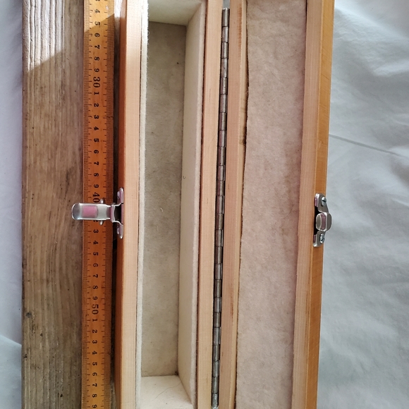 WOOD BOX WITH CUSHION INTERIOR - Picture 8 of 9